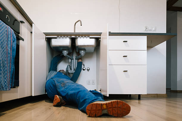 Professional Leak Detection technician working in Flat Rock, MI
